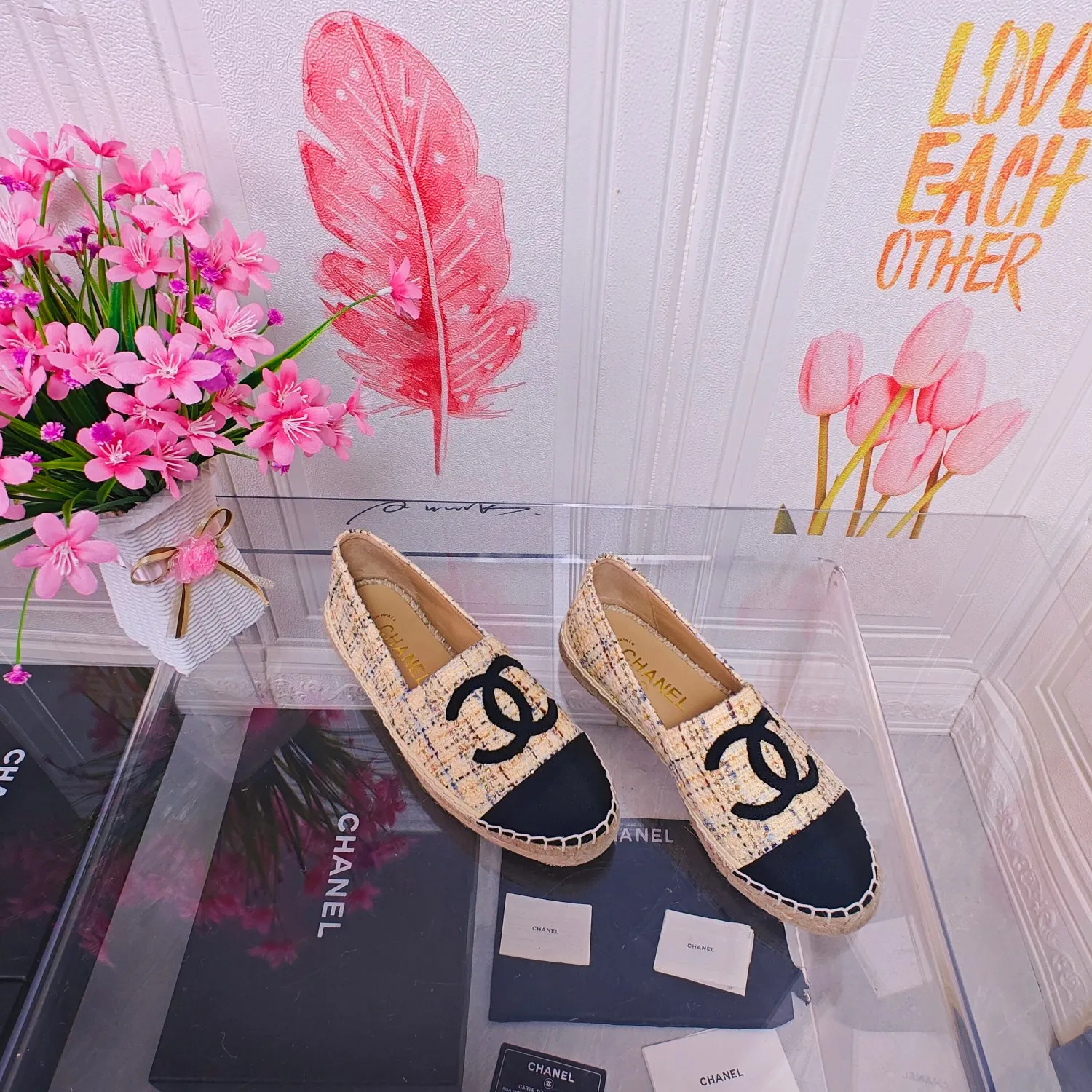 👟👟Ex-factory price 400👟👟 CHANEL 2024 early spring new fisherman shoes, top version 👏👏The inner pads are all made of original imported goatskin! Number of codes: 35 - 40 (codes 34, 41, and 42 can be customized without return or exchange) Standard codes come with a full set of packaging